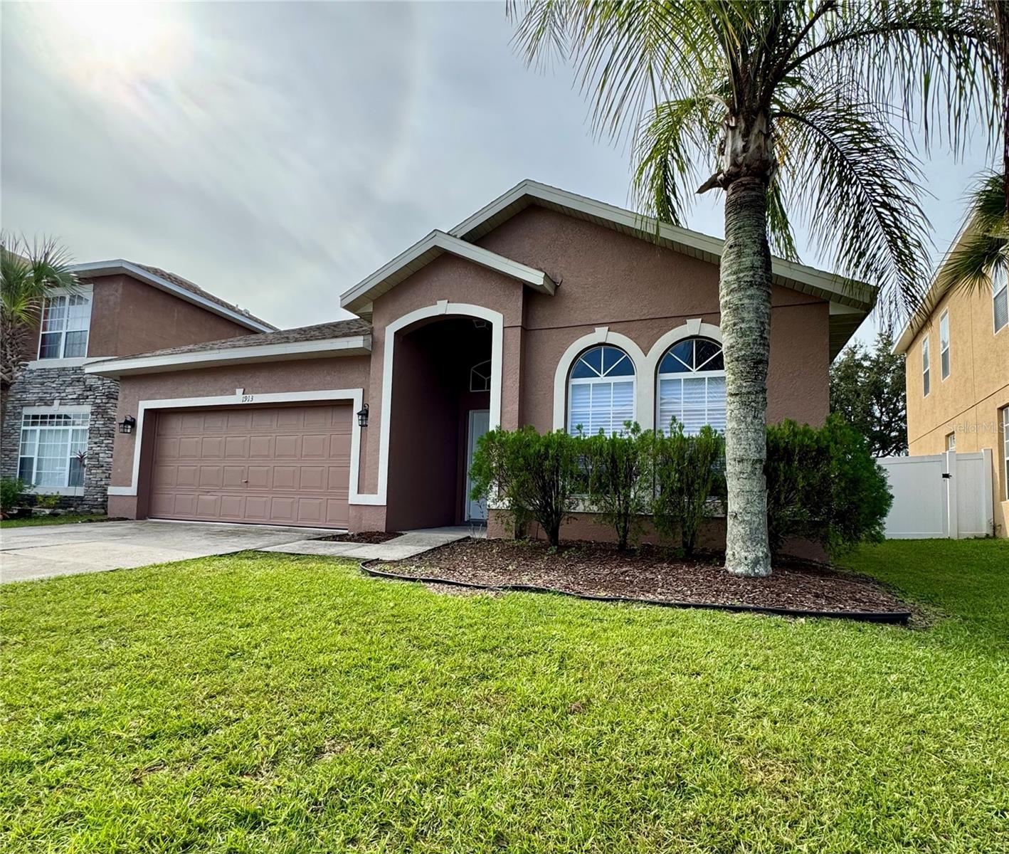 1913 White Heron Bay Cir Property Photo 1