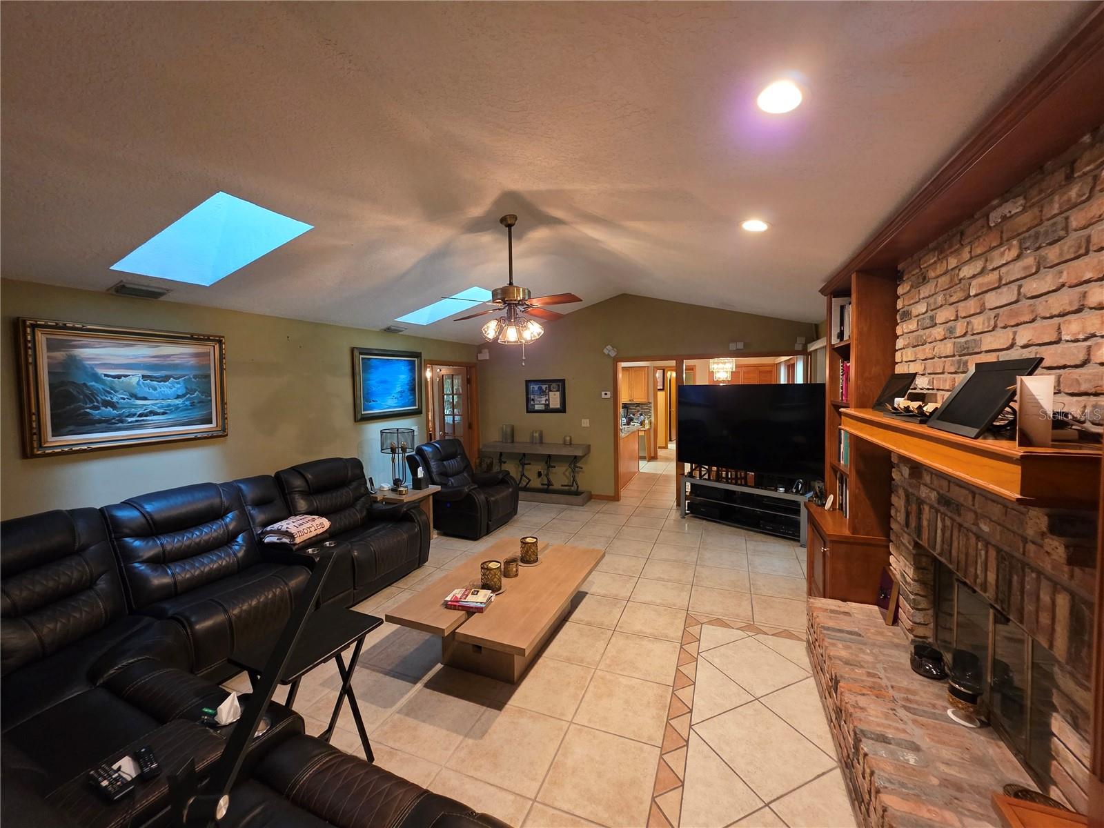 2325 River Tree Cir Property Photo 6