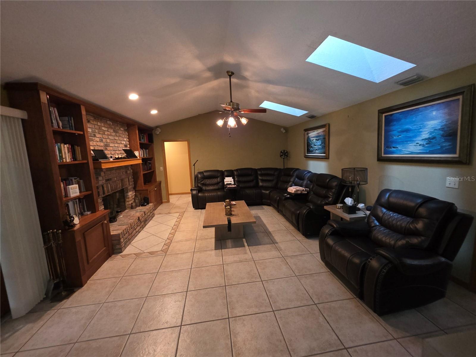 2325 River Tree Cir Property Photo 8