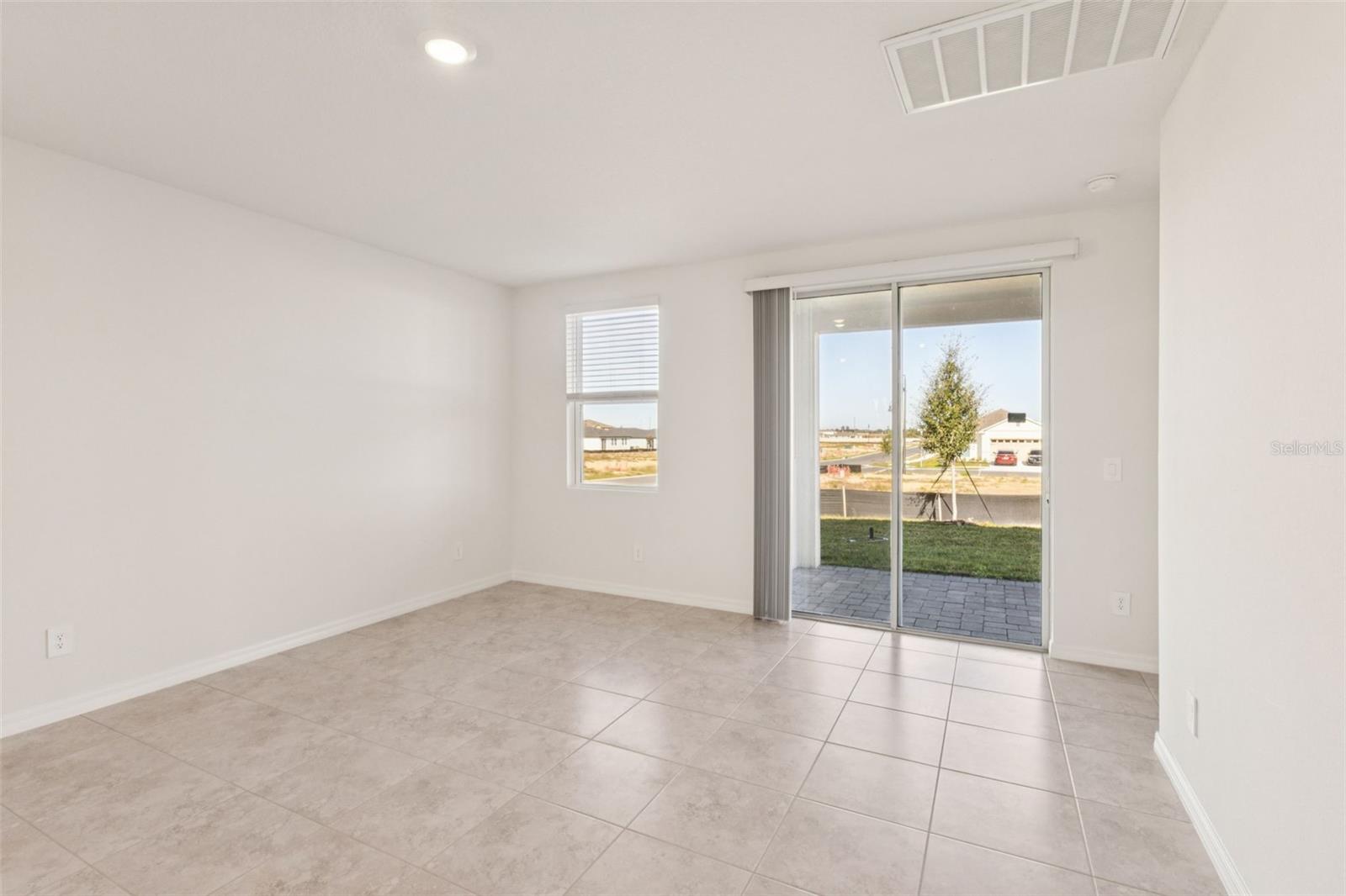 879 Sunshower Dr Property Photo 2