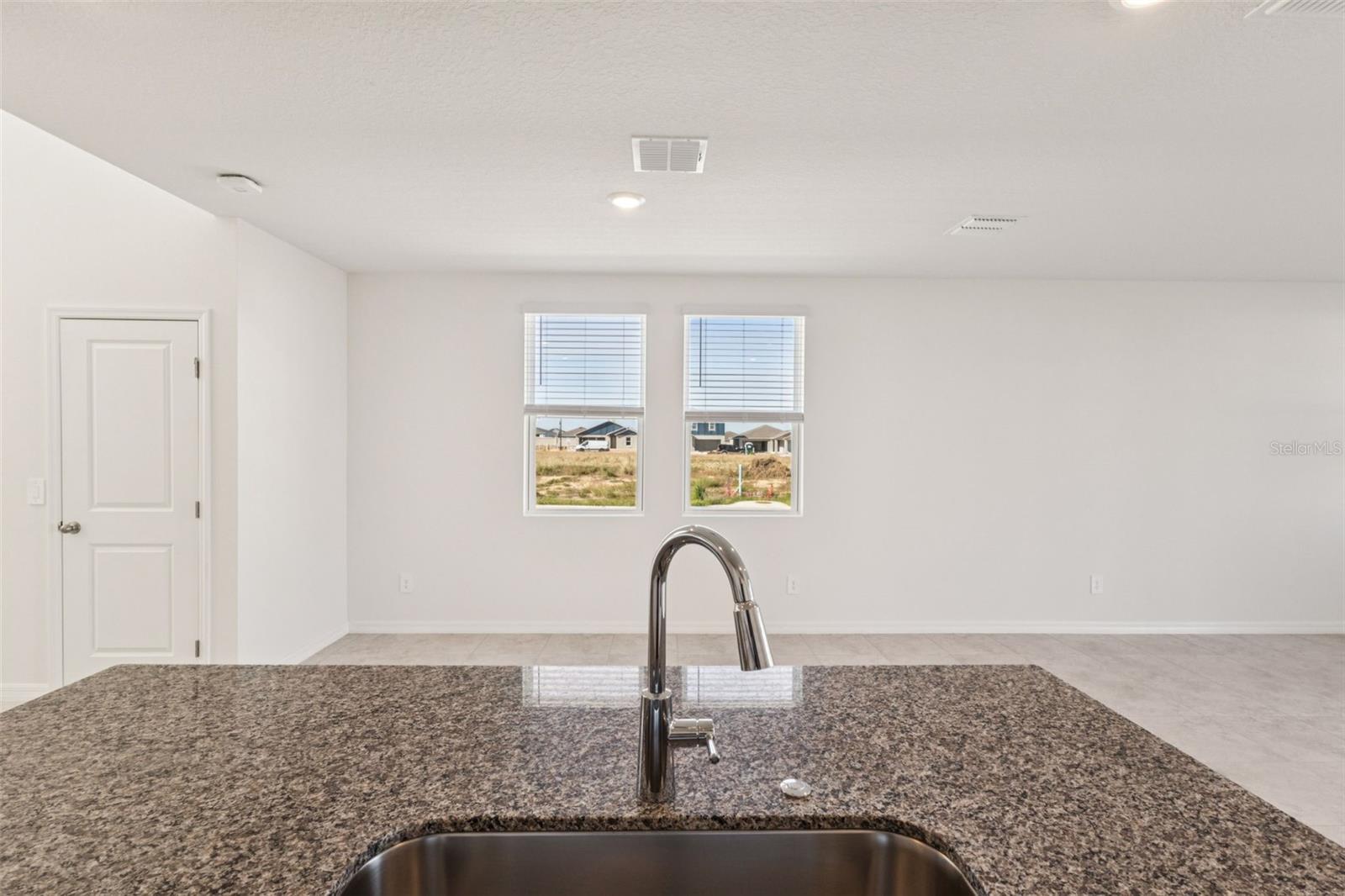 879 Sunshower Dr Property Photo 7
