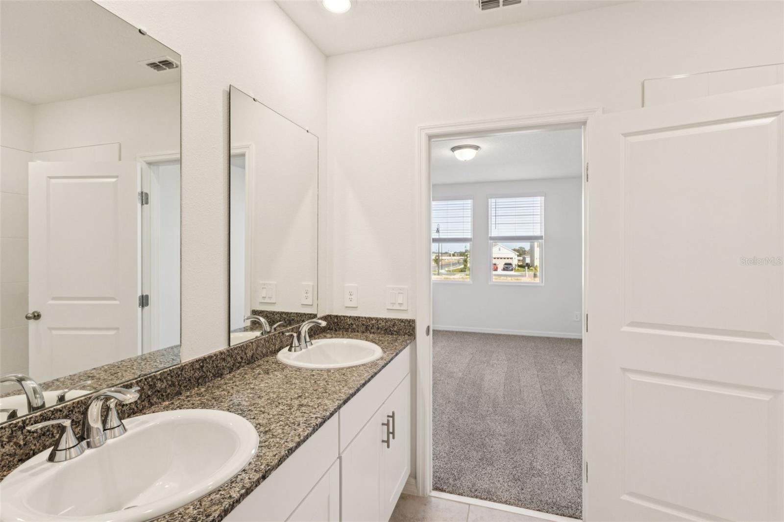 879 Sunshower Dr Property Photo 13