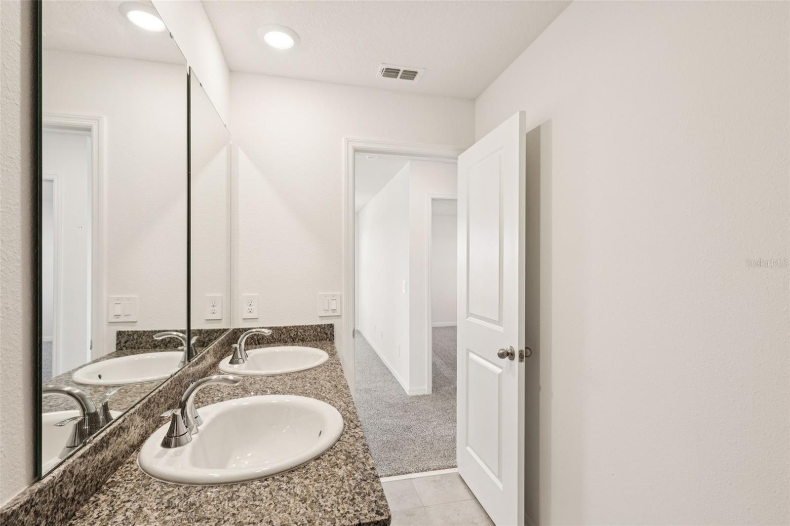 879 Sunshower Dr Property Photo 22