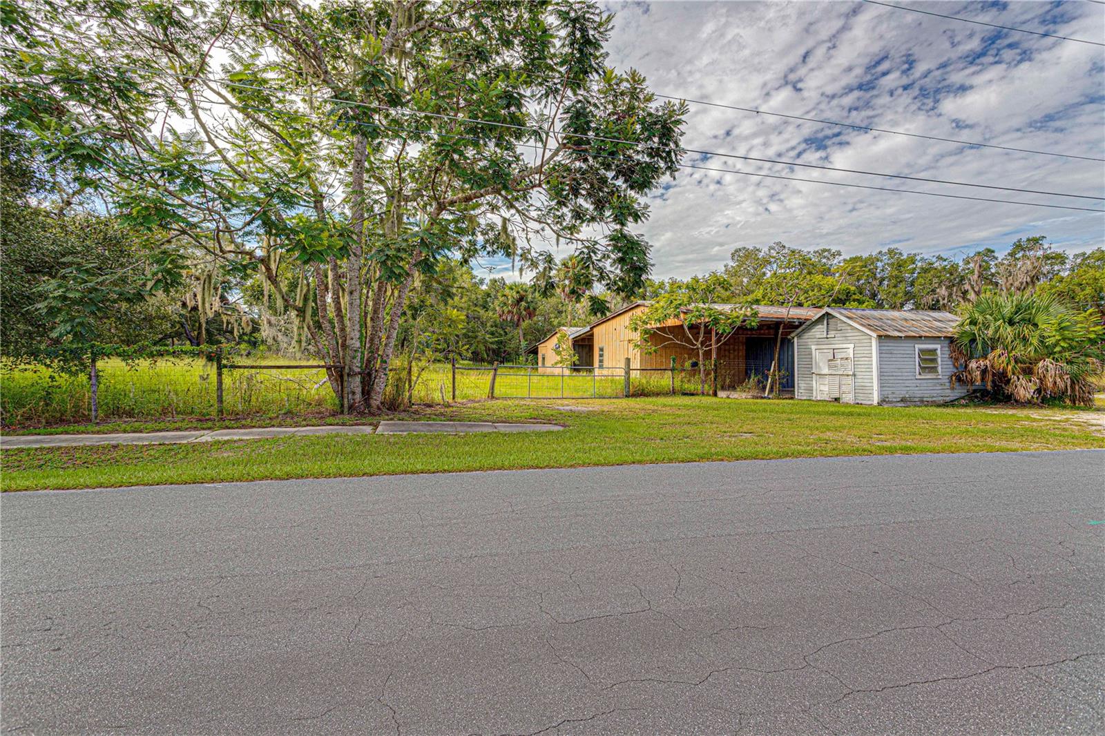 610 S Highland St Property Photo 3