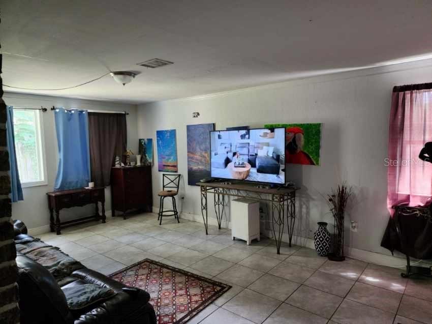 1149 Holden Ave Property Photo 2