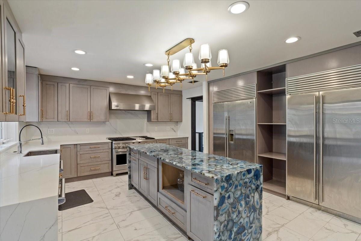 201 S Sweetwater Cove Blvd Property Photo 8