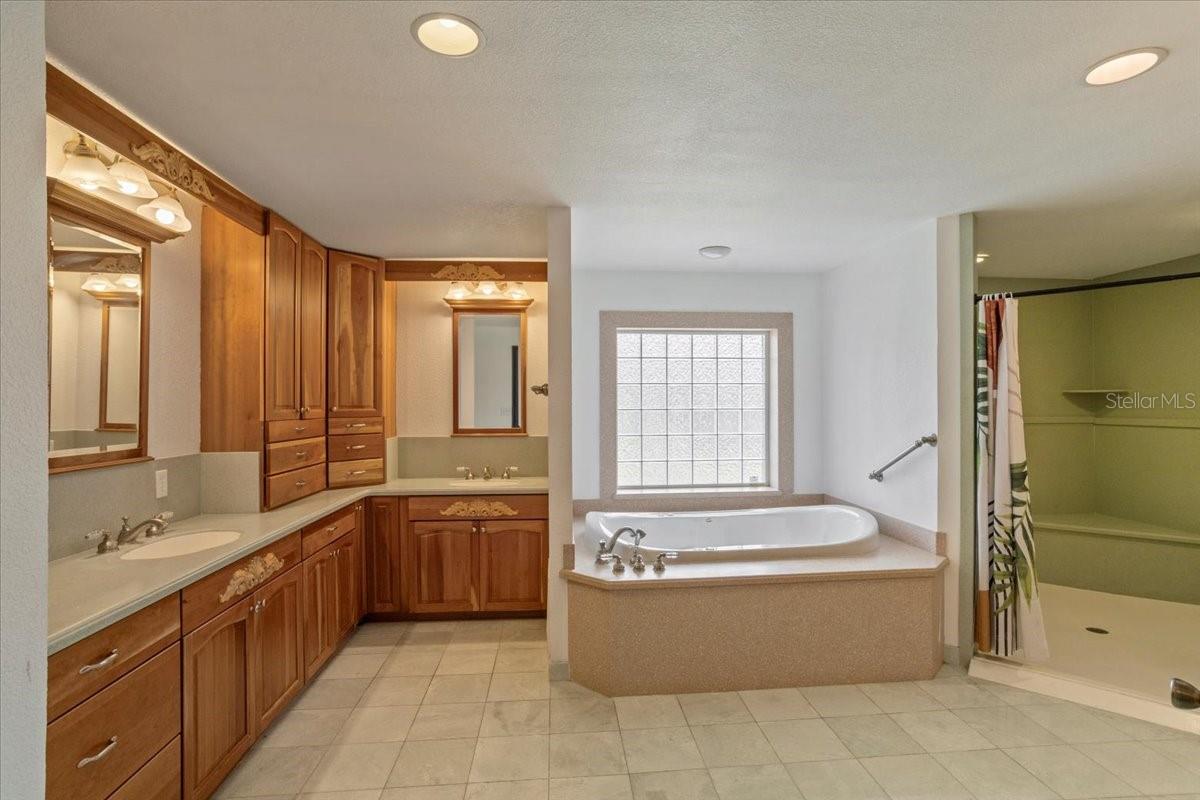 201 S Sweetwater Cove Blvd Property Photo 32