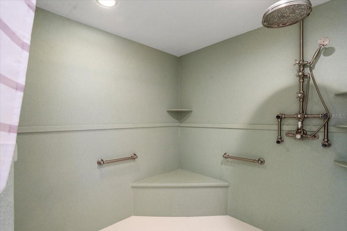 201 S Sweetwater Cove Blvd Property Photo 33
