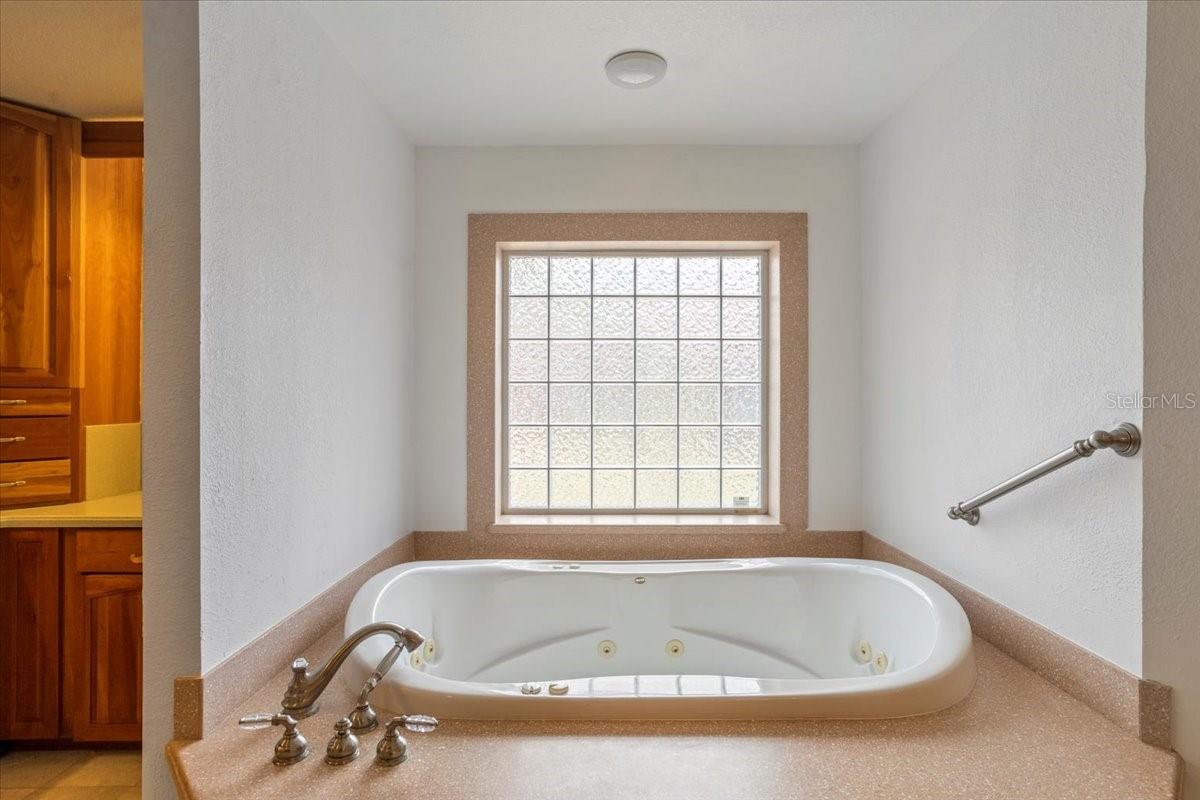 201 S Sweetwater Cove Blvd Property Photo 34