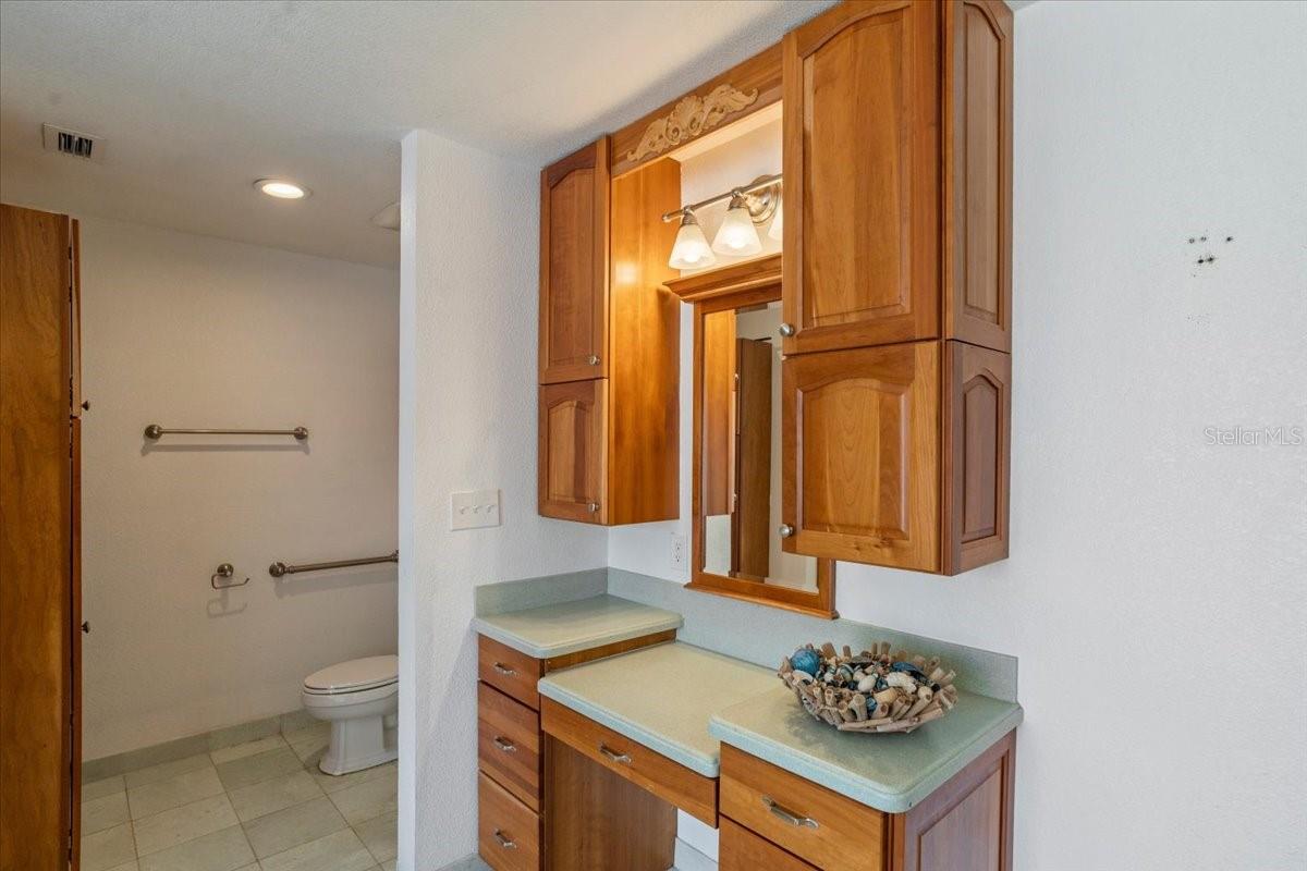201 S Sweetwater Cove Blvd Property Photo 37