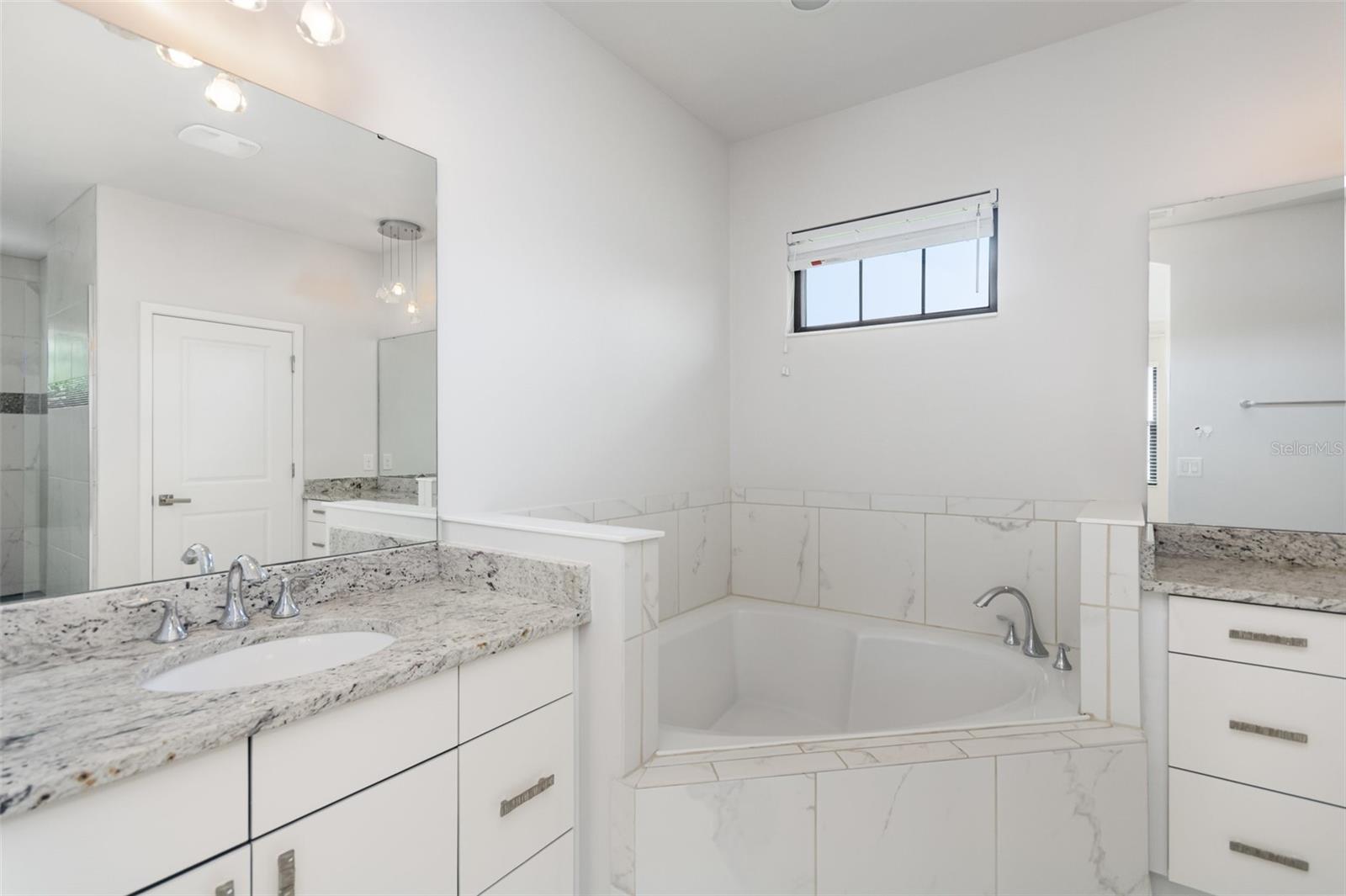 7601 Toscana Blvd Property Photo 39