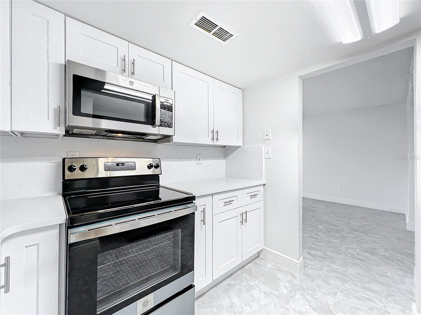 802 Sky Lake Cir #c Property Photo 8