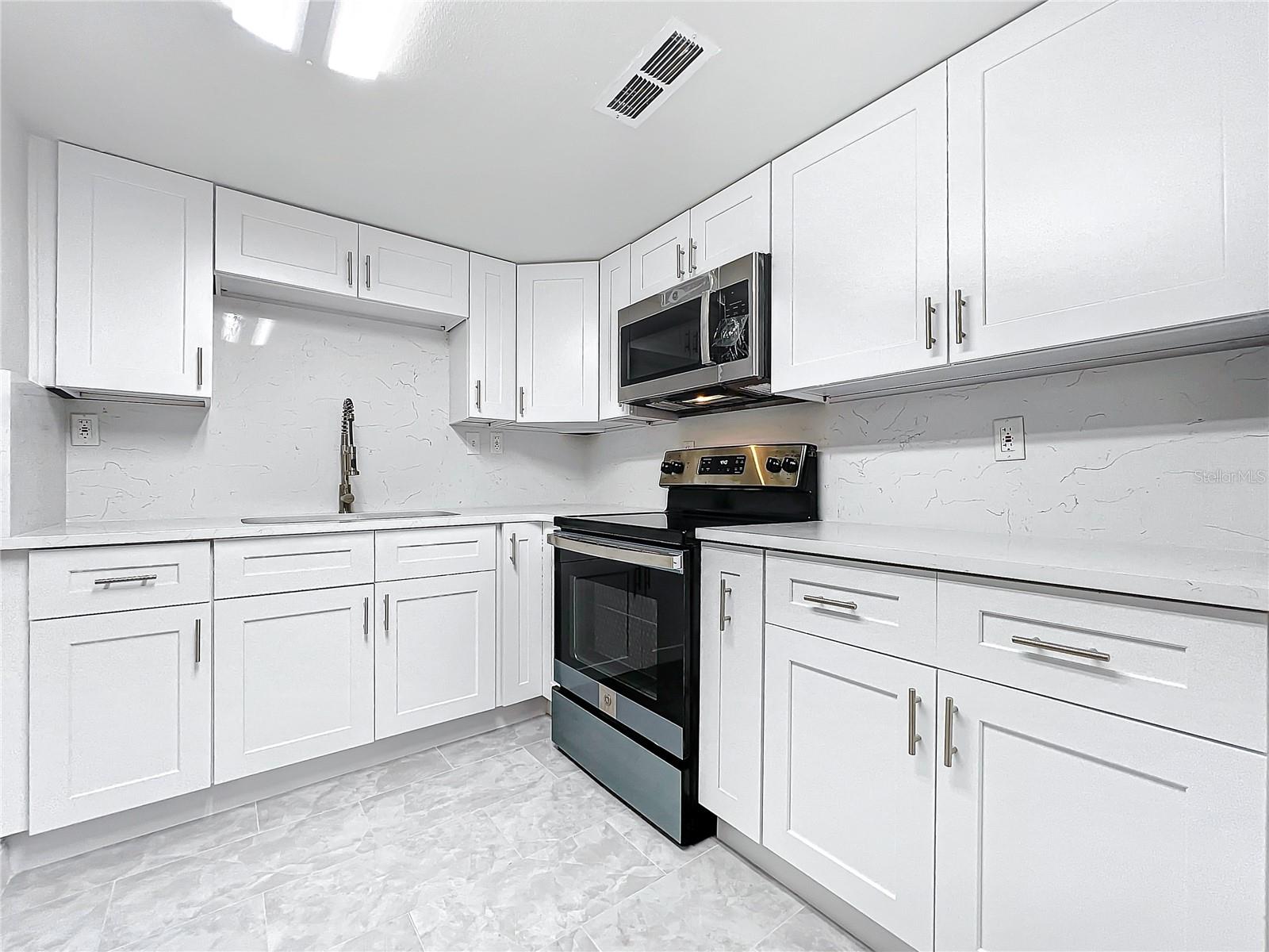 802 Sky Lake Cir #c Property Photo 9