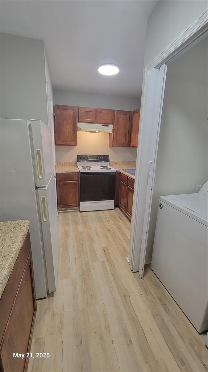 4136 Pershing Pointe Pl #5 Property Photo 3