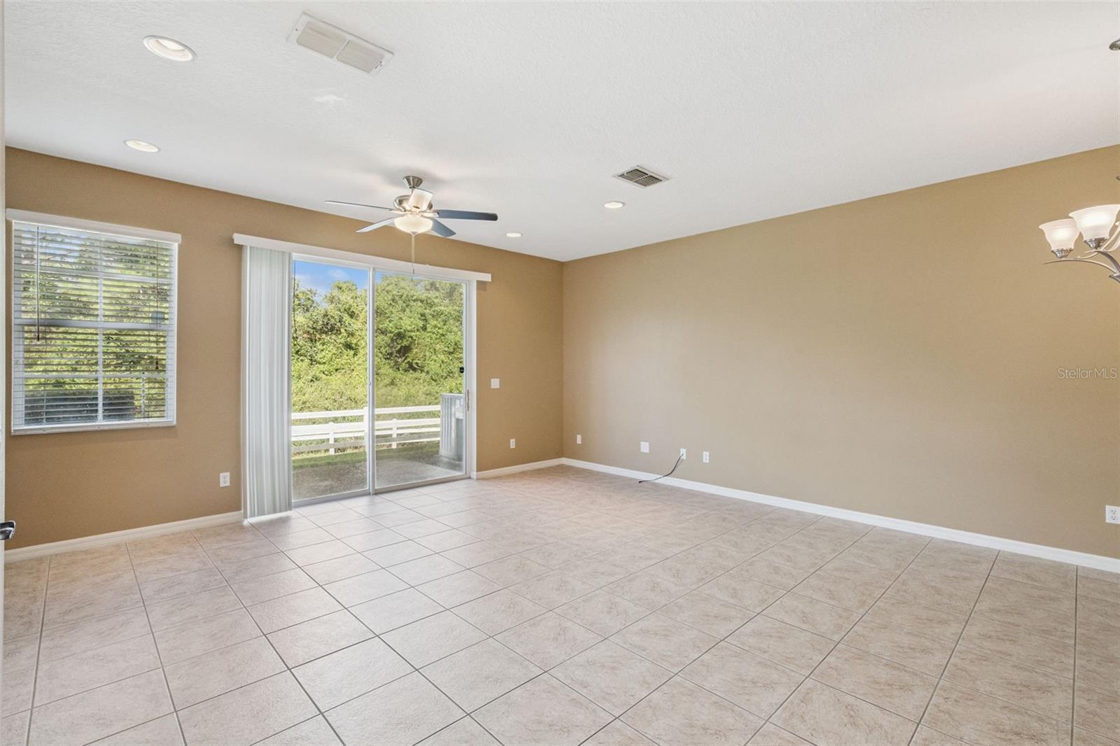10376 Fallsgrove St Property Photo 7
