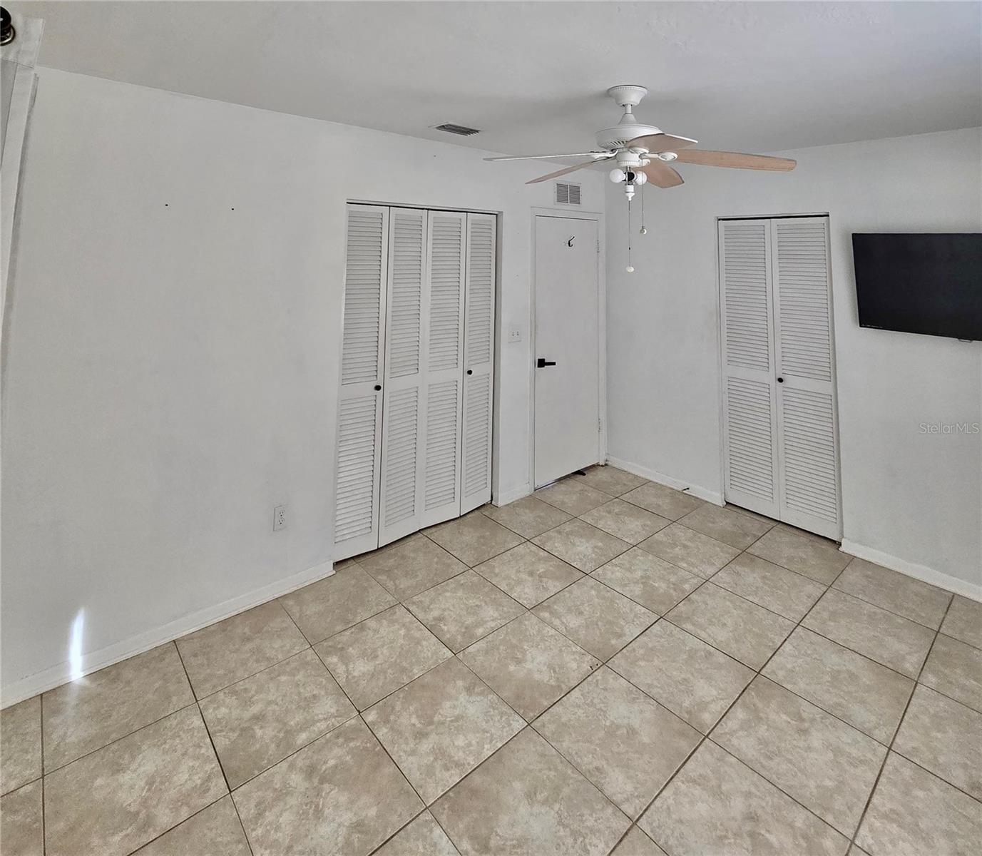 589 Swallow Ln Property Photo 5