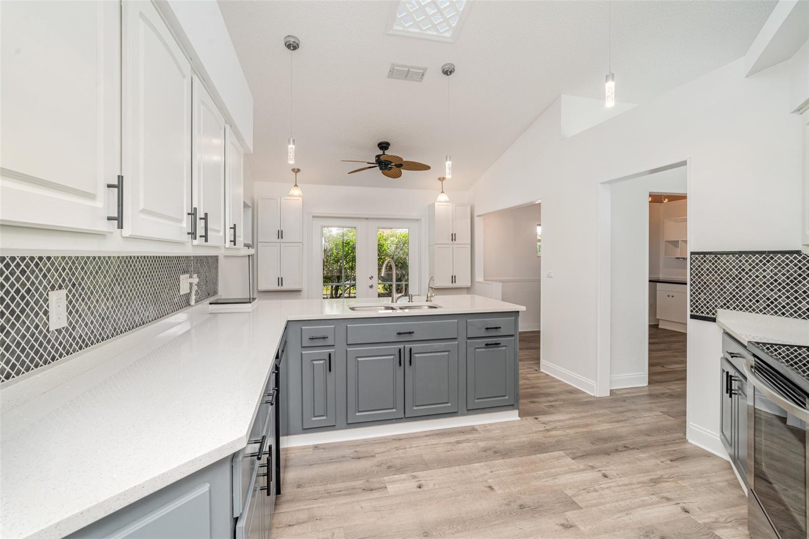 2048 Berry Roberts Dr Property Photo 15
