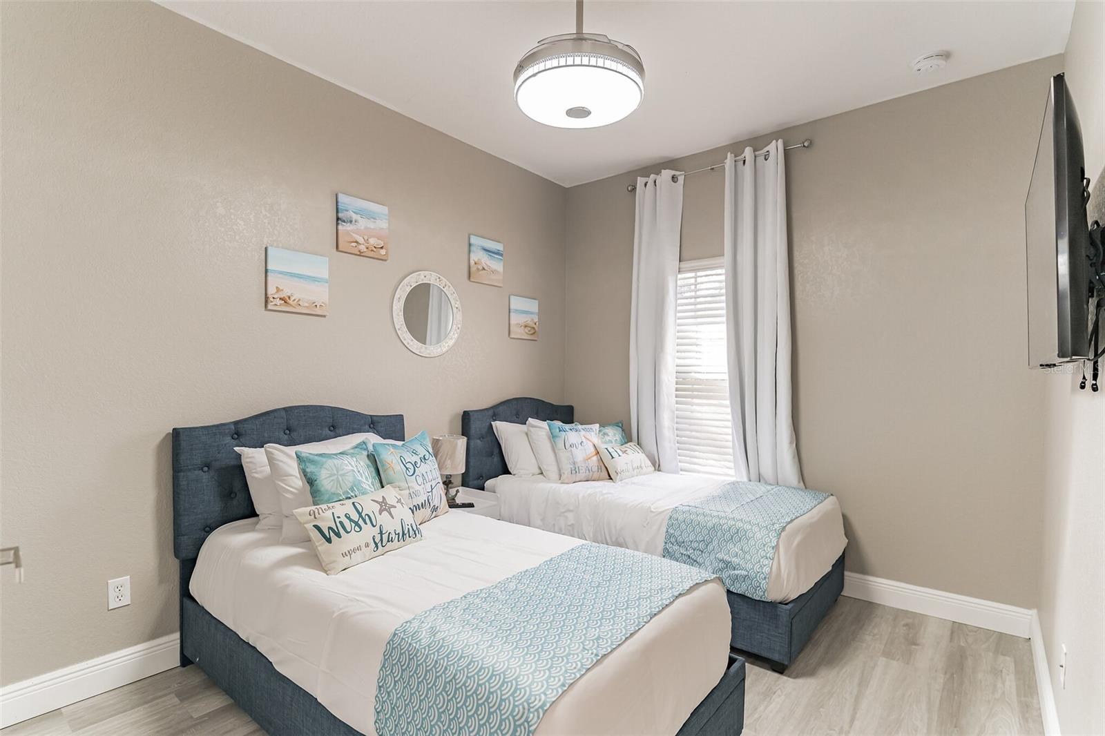 2468 Caravelle Cir Property Photo 19