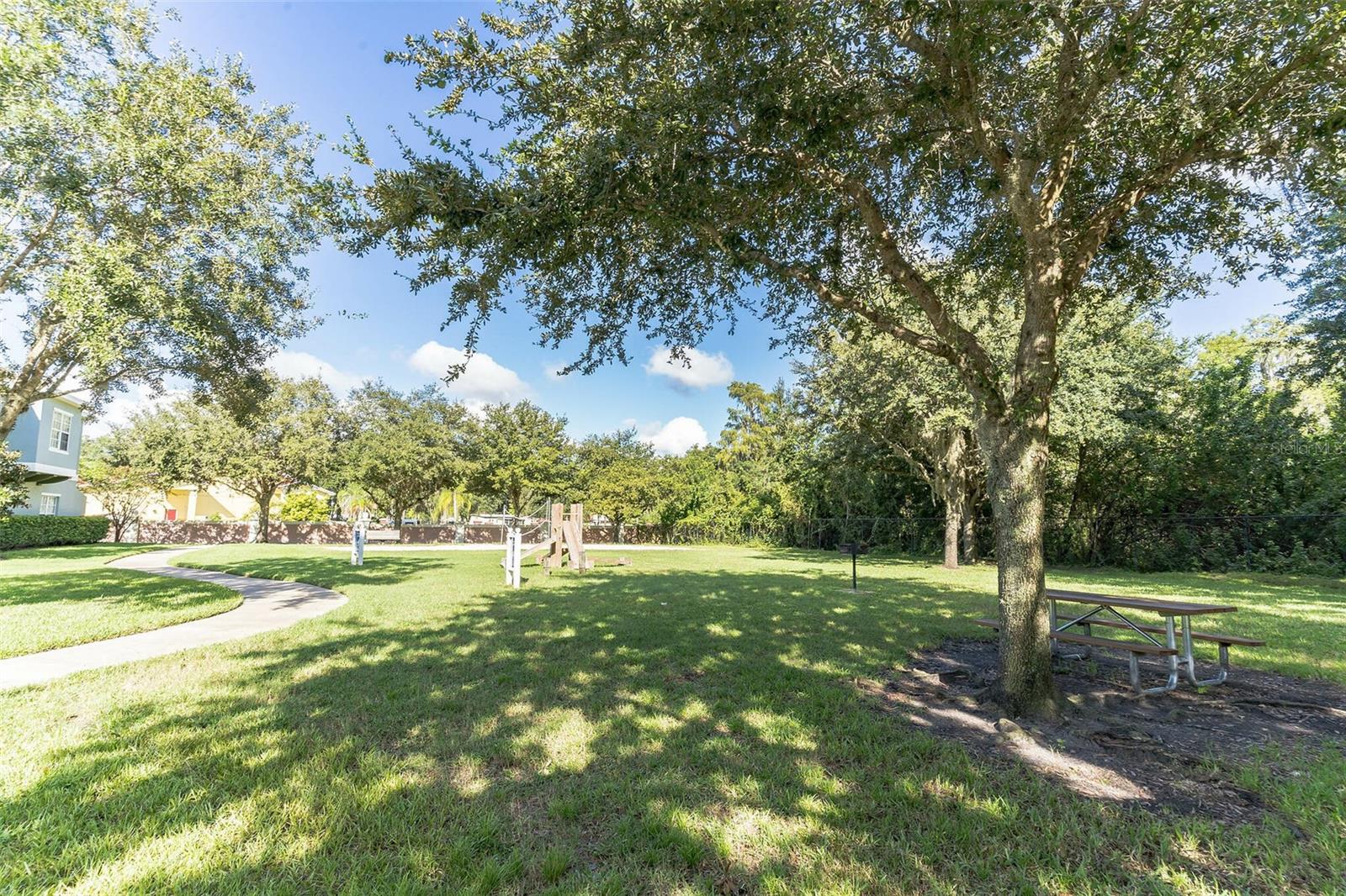 2468 Caravelle Cir Property Photo 23