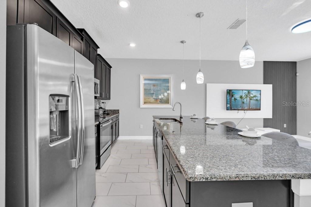 O6350649 Property Photo 10