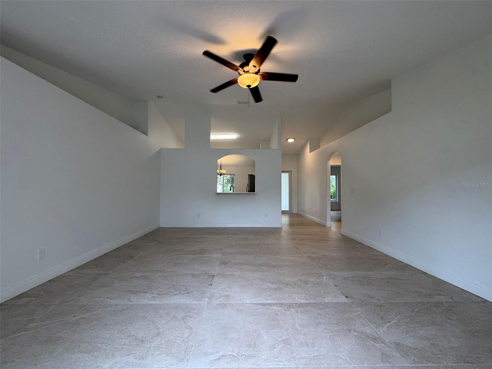 104 Heathrow Dr Property Photo 4