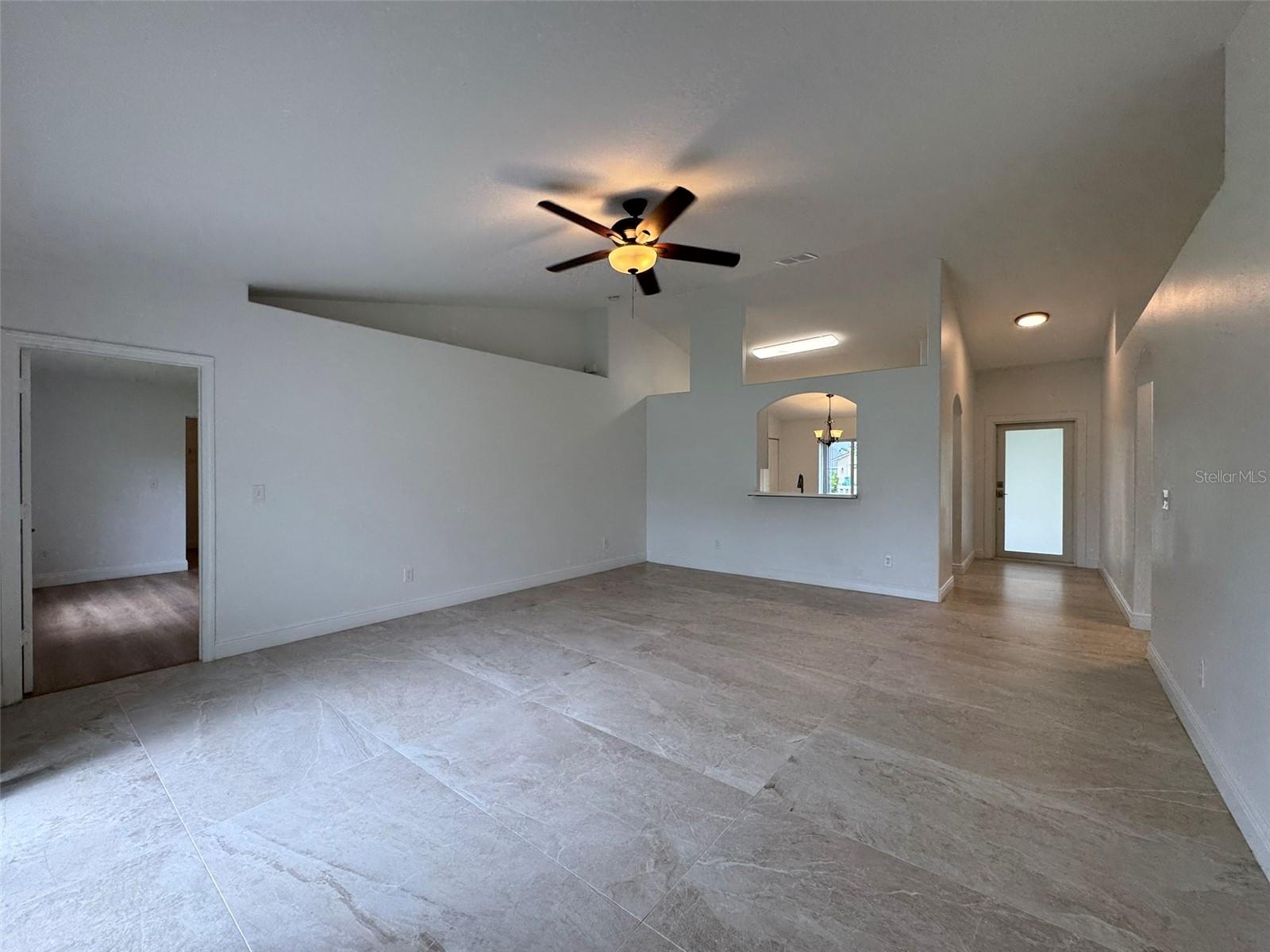 104 Heathrow Dr Property Photo 5