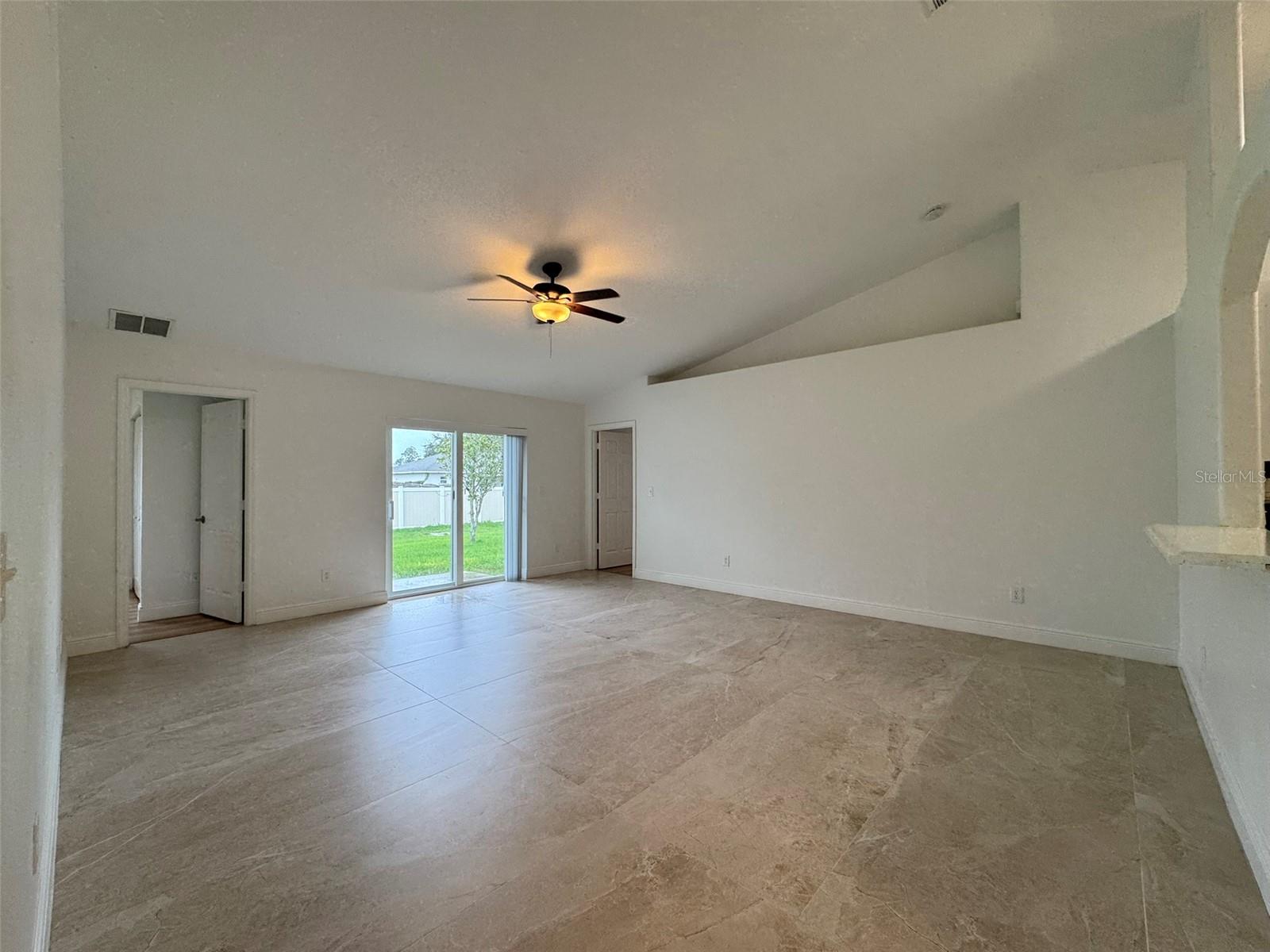 104 Heathrow Dr Property Photo 6