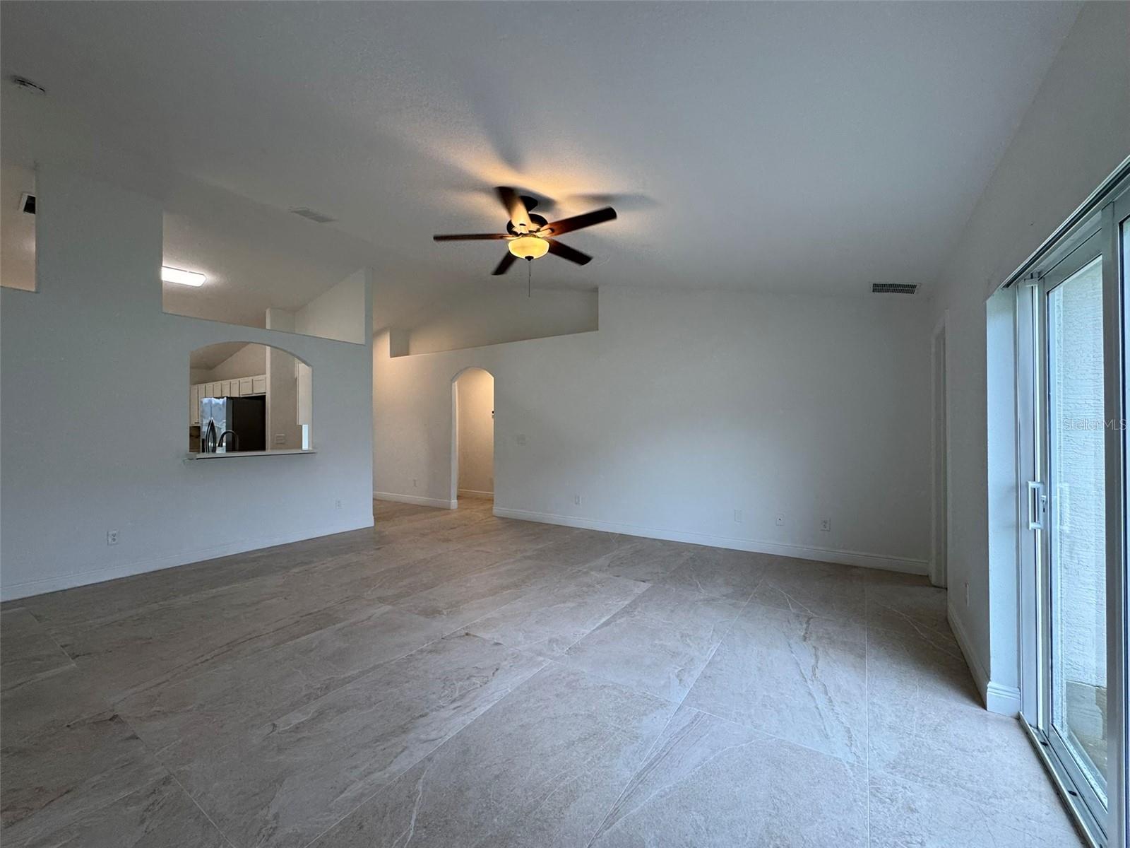 104 Heathrow Dr Property Photo 7