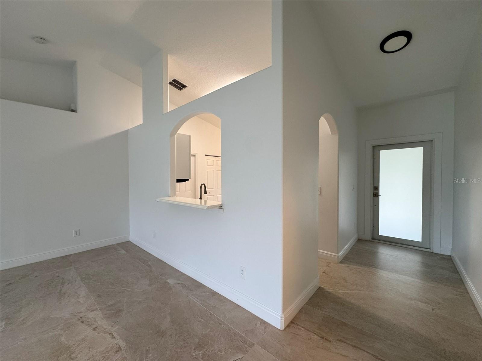 104 Heathrow Dr Property Photo 8