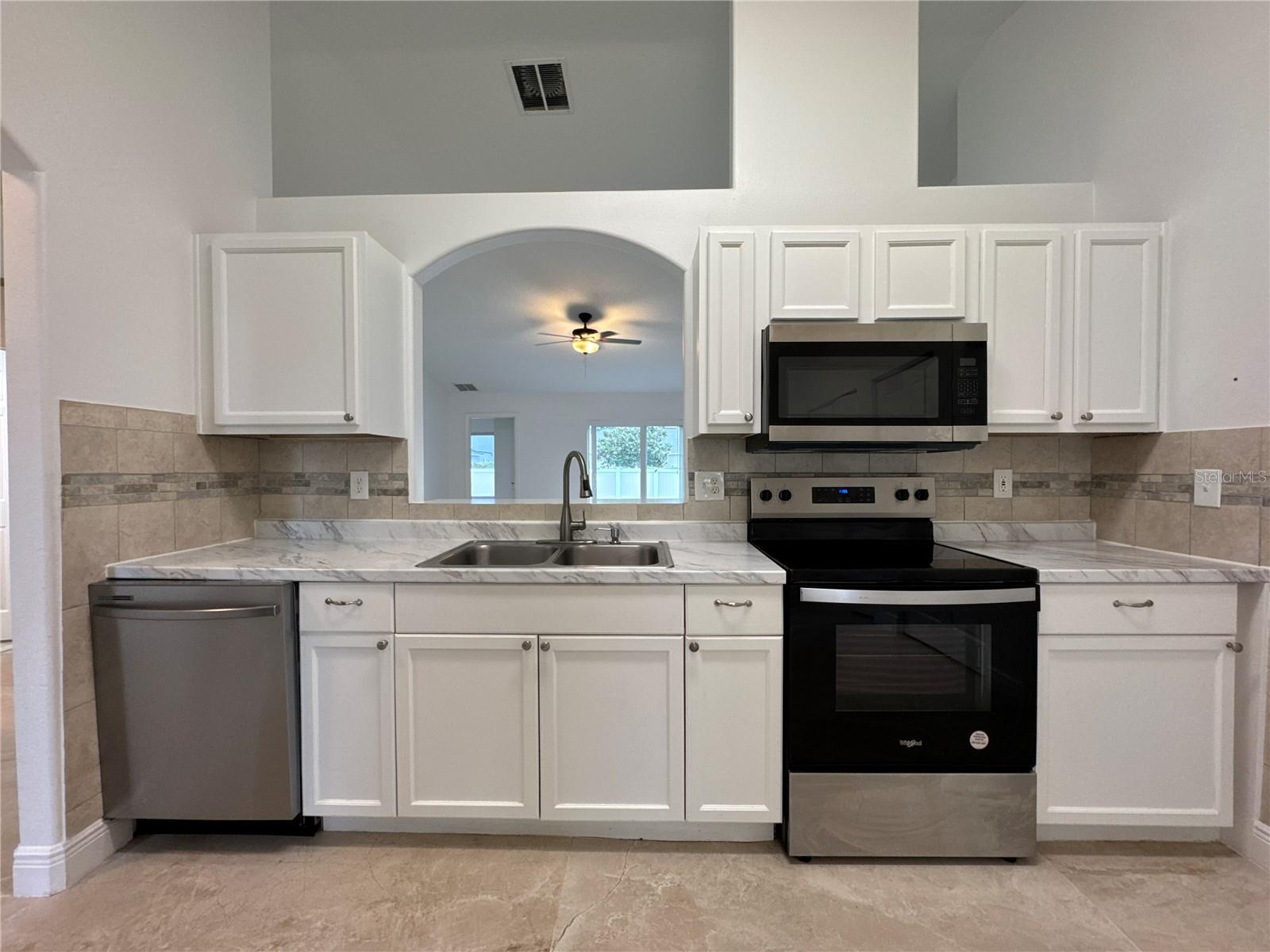 104 Heathrow Dr Property Photo 9