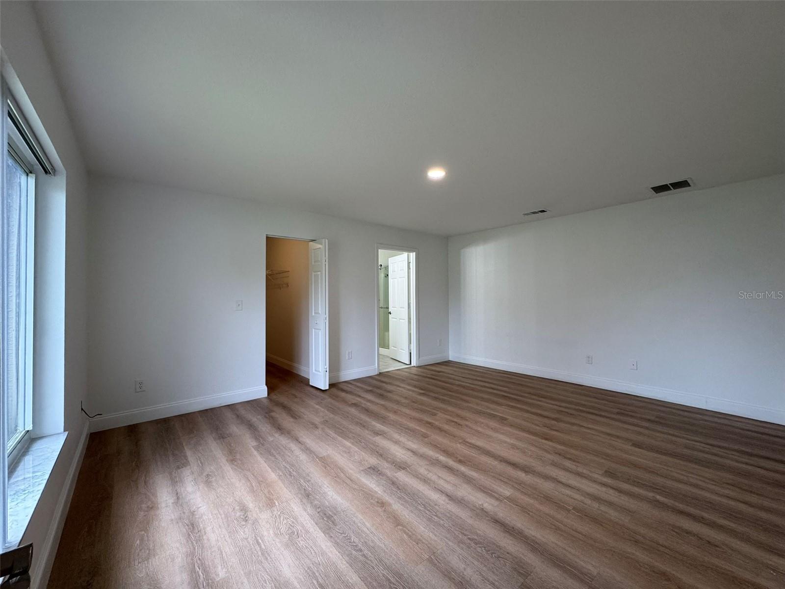 104 Heathrow Dr Property Photo 14