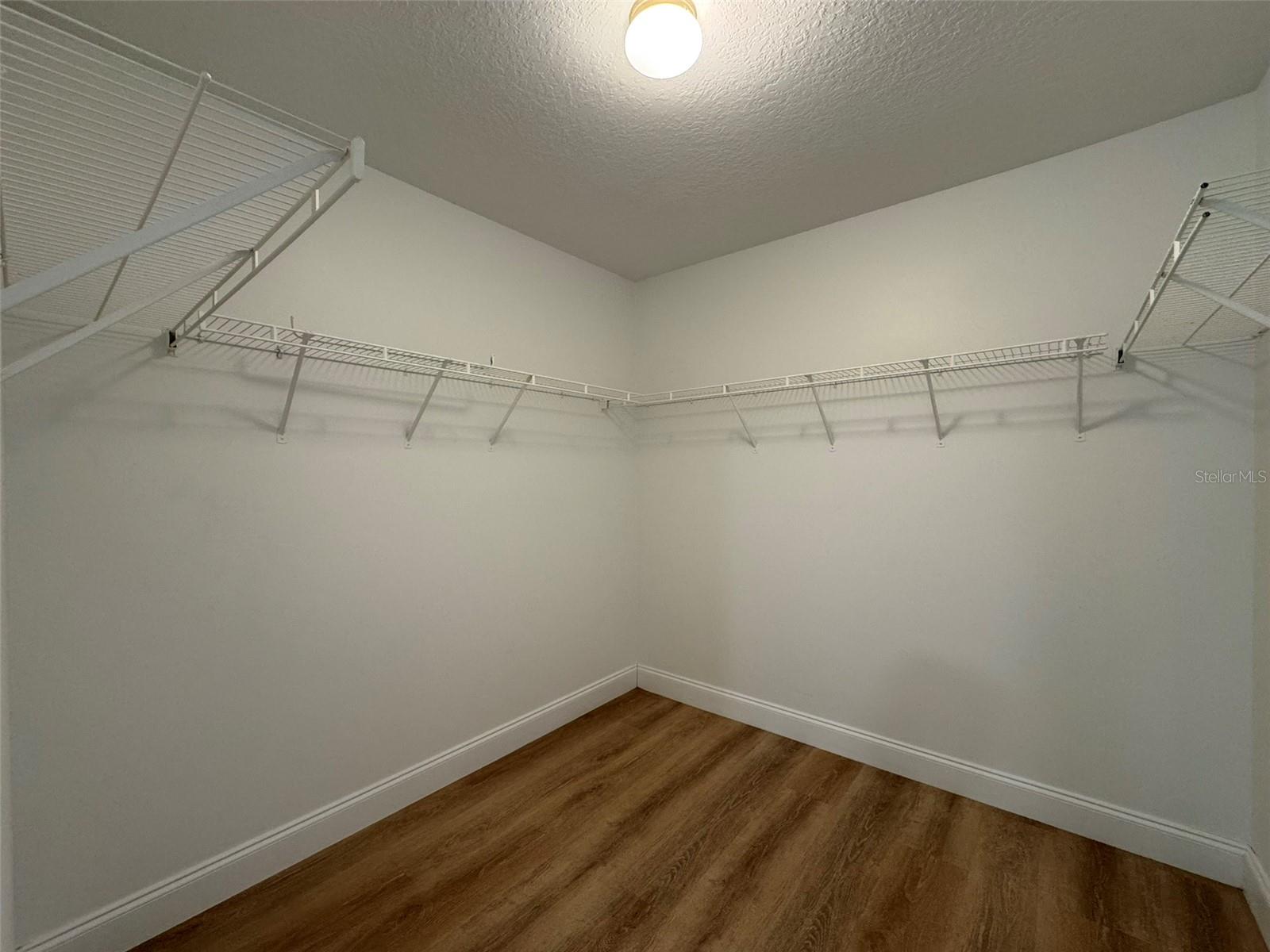 104 Heathrow Dr Property Photo 16