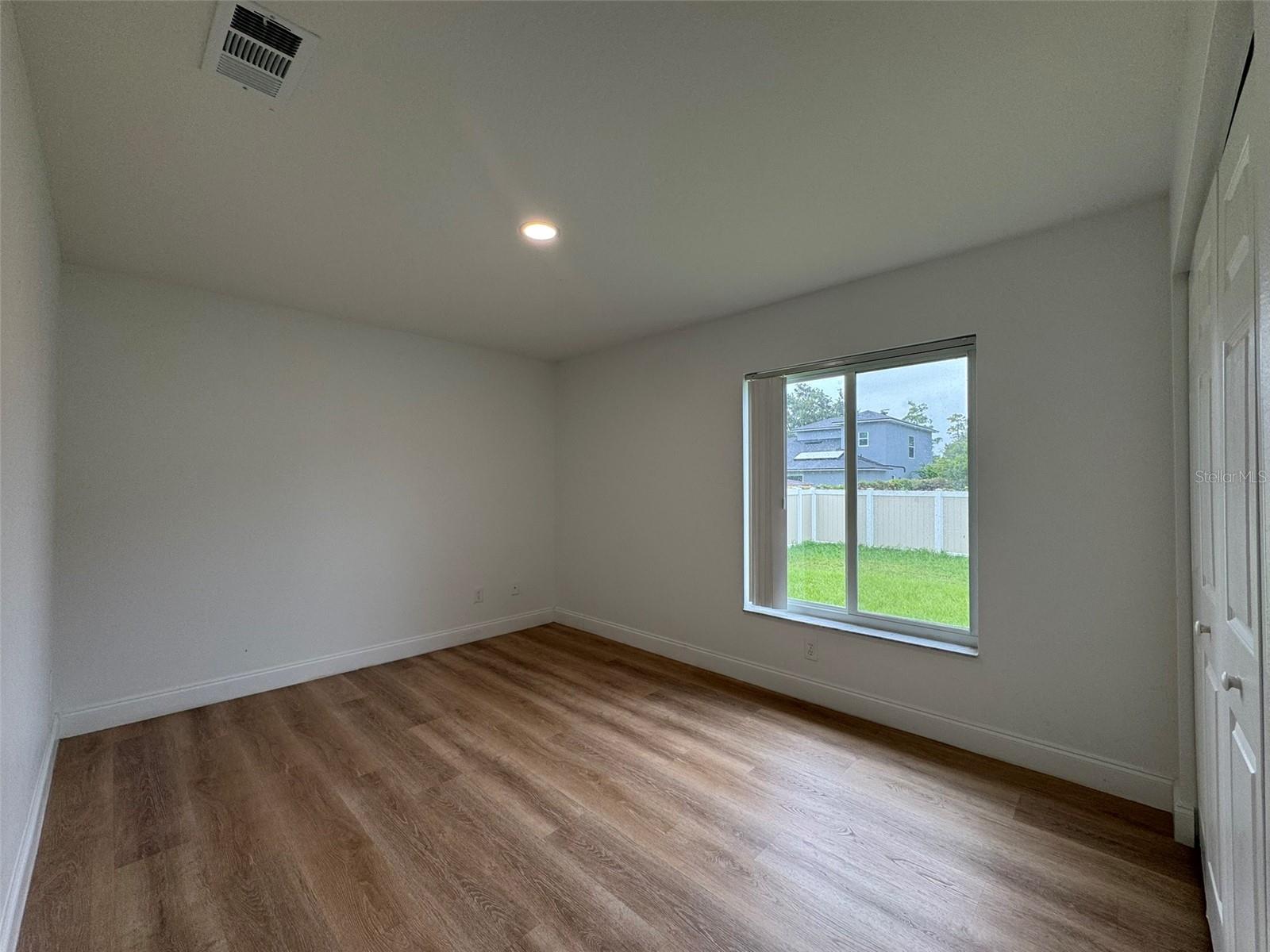 104 Heathrow Dr Property Photo 24