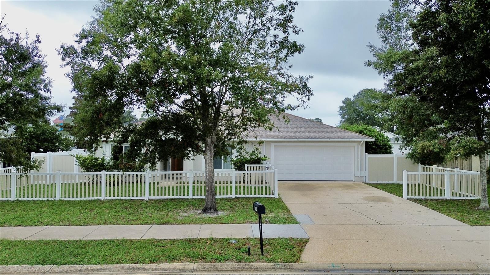 104 Heathrow Dr Property Photo 36