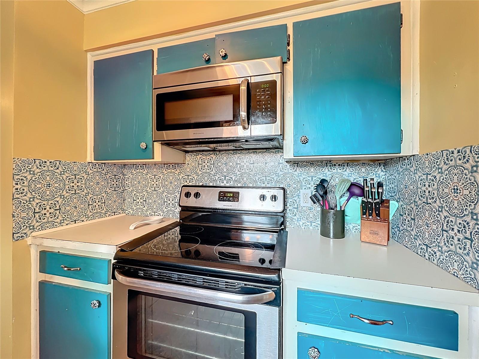 1098 Henry Balch Dr Property Photo 14