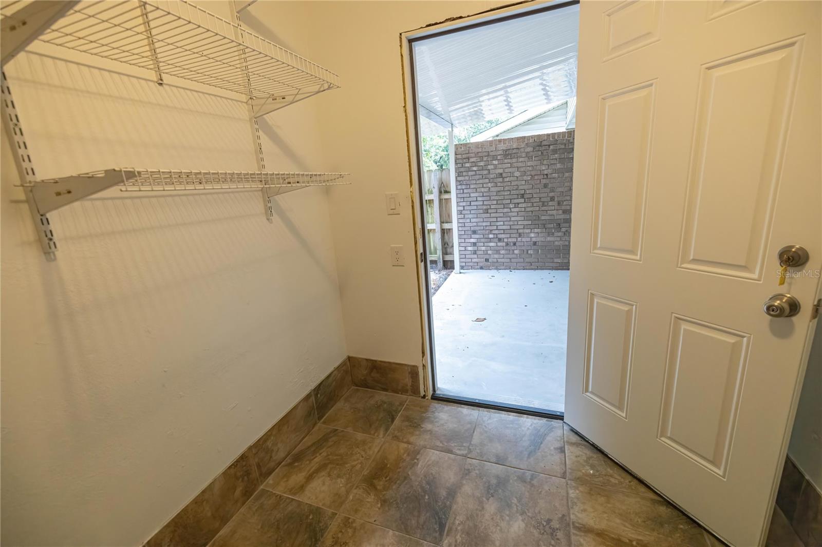 740 N Fairfield Dr Property Photo 18