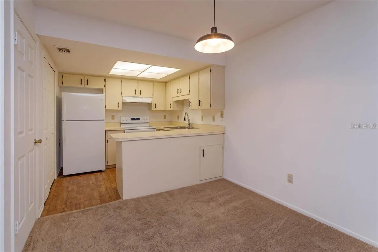 68 Windtree Ln #201 Property Photo 4