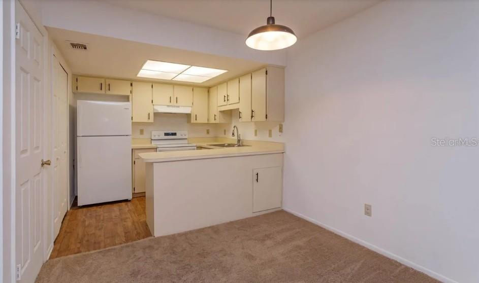 68 Windtree Ln #201 Property Photo 5