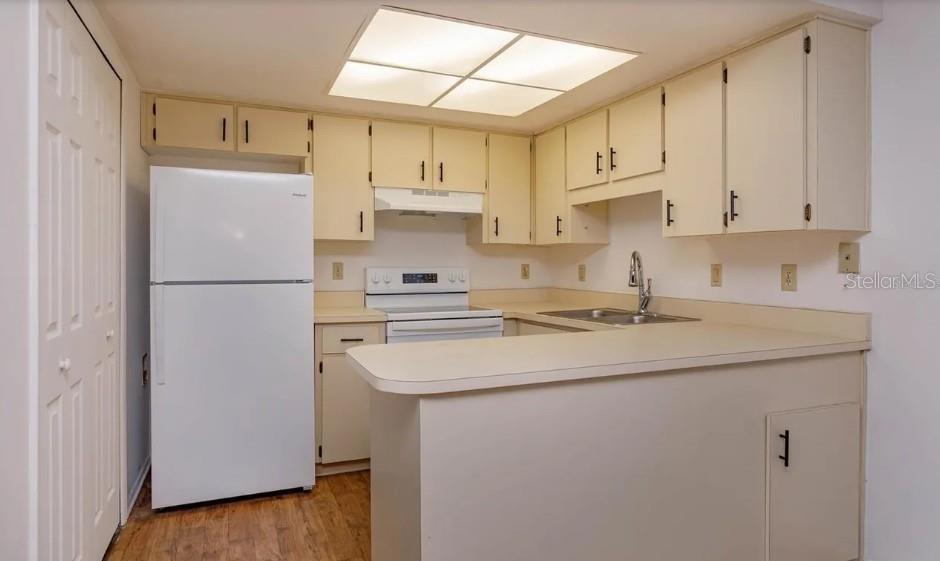 68 Windtree Ln #201 Property Photo 6