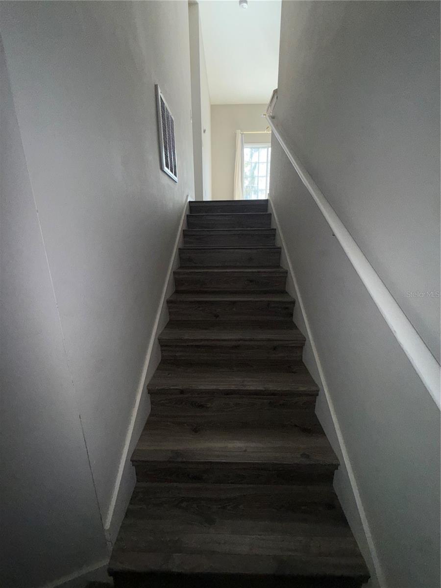 1810 Pine Oak Trl Property Photo 4