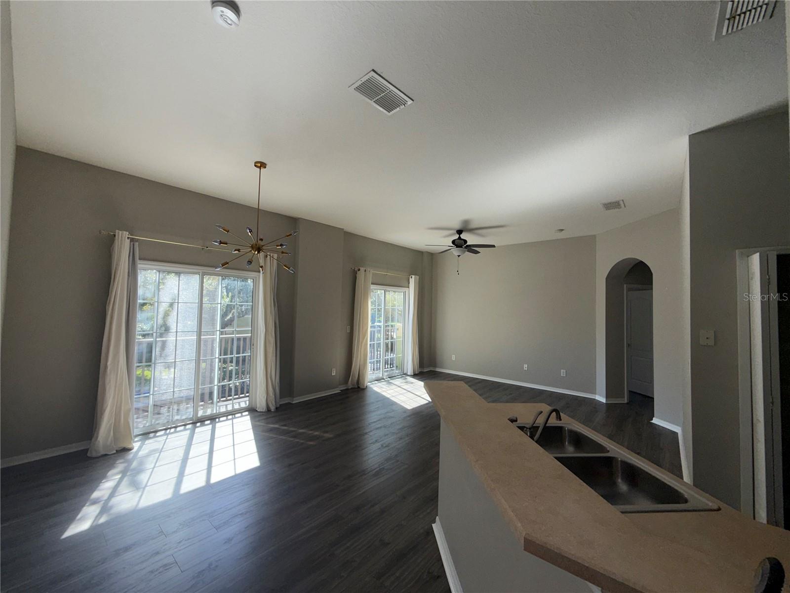 1810 Pine Oak Trl Property Photo 5
