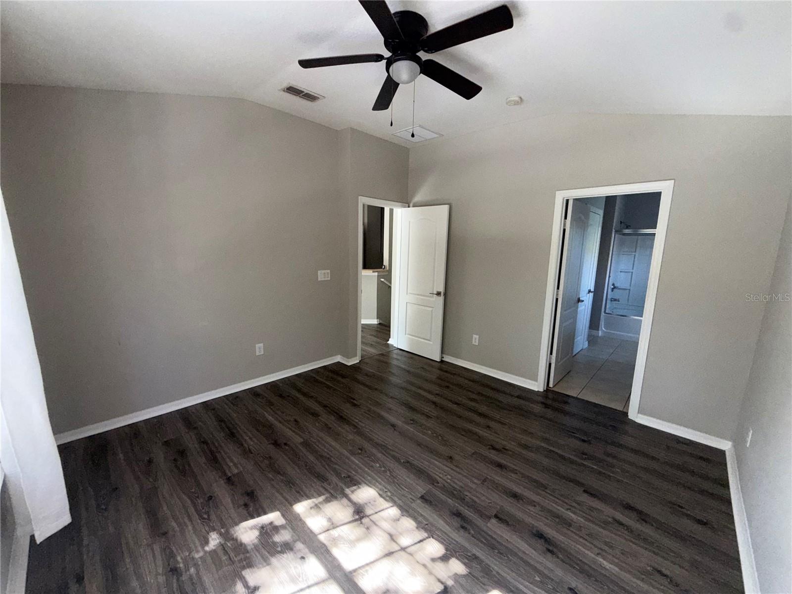 1810 Pine Oak Trl Property Photo 8