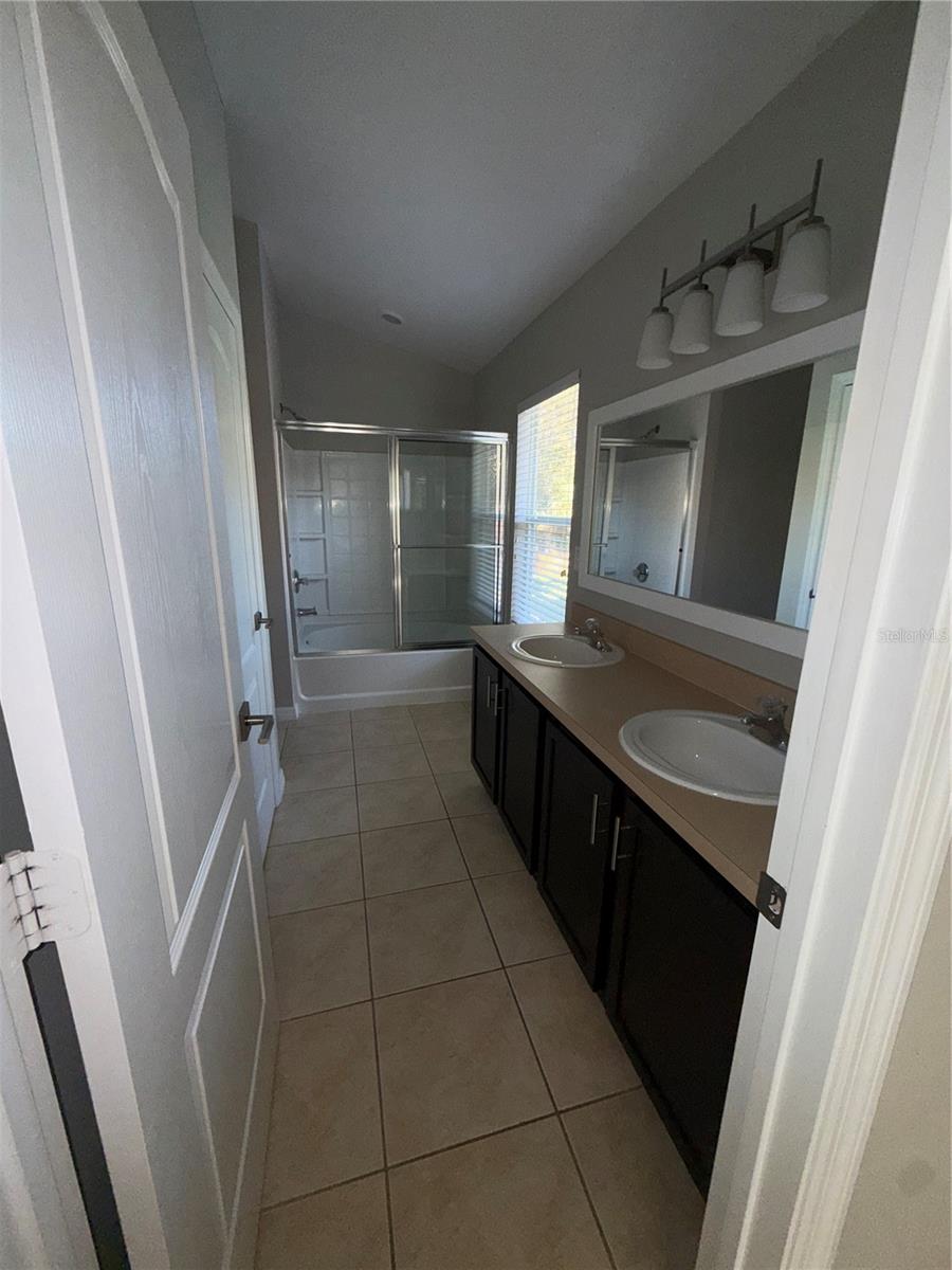 1810 Pine Oak Trl Property Photo 9