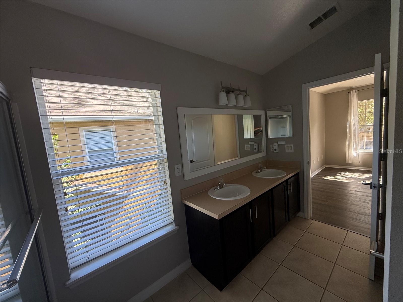 1810 Pine Oak Trl Property Photo 15