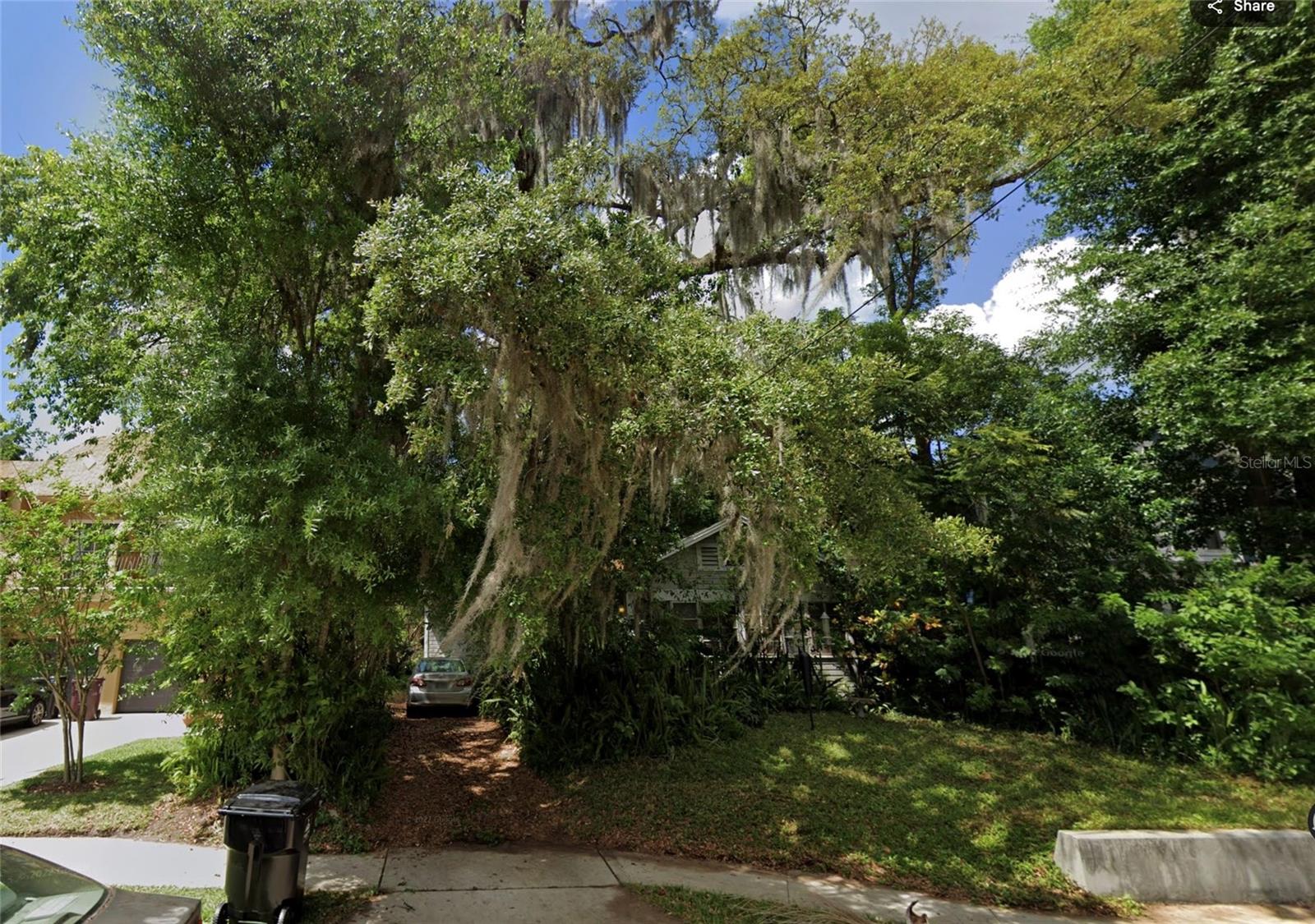 1105 Elmwood St Property Photo 11