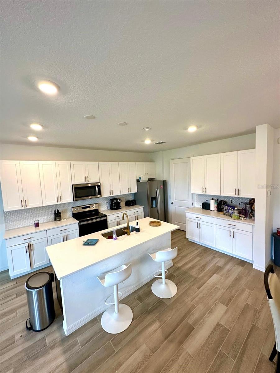 821 Benoi Dr, Property Photo 4