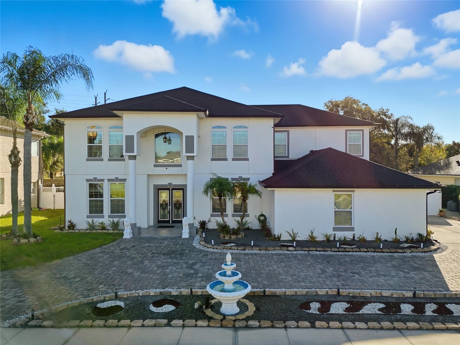 352 RADISSON PL