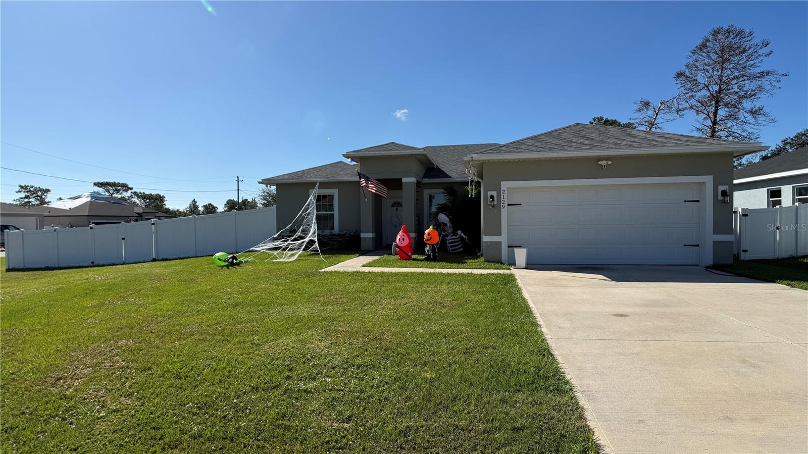 2129 Hibiscus Pl Property Photo 1