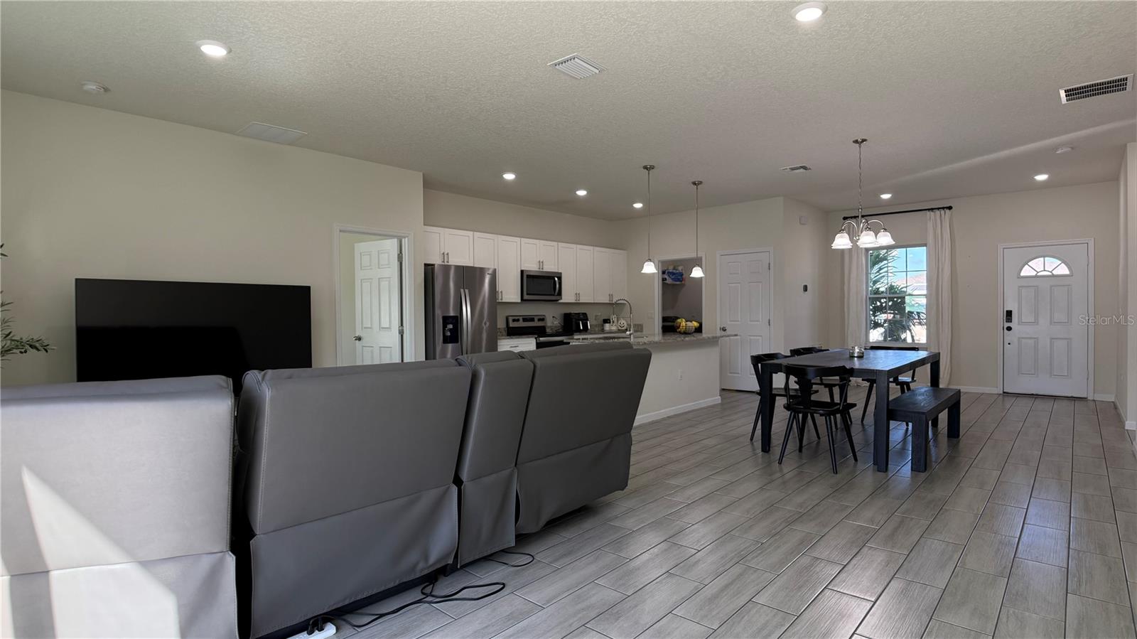2129 Hibiscus Pl Property Photo 9
