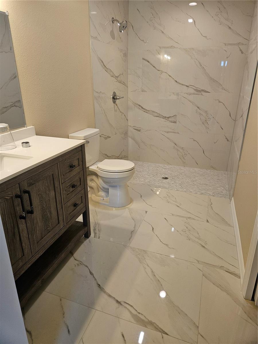 410 Kilgore St Property Photo 3